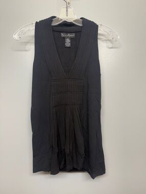 mercer & madison Black Sleeveless V-Neck Pleated Top